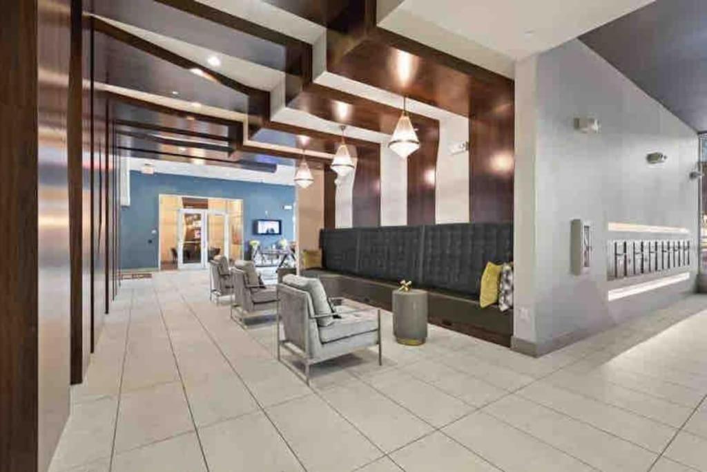 Fancy Apt Downtown. Pool. Gym. Lounge. Pet Ok Хюстън Екстериор снимка