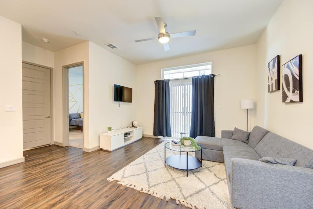 Fancy Apt Downtown. Pool. Gym. Lounge. Pet Ok Хюстън Екстериор снимка