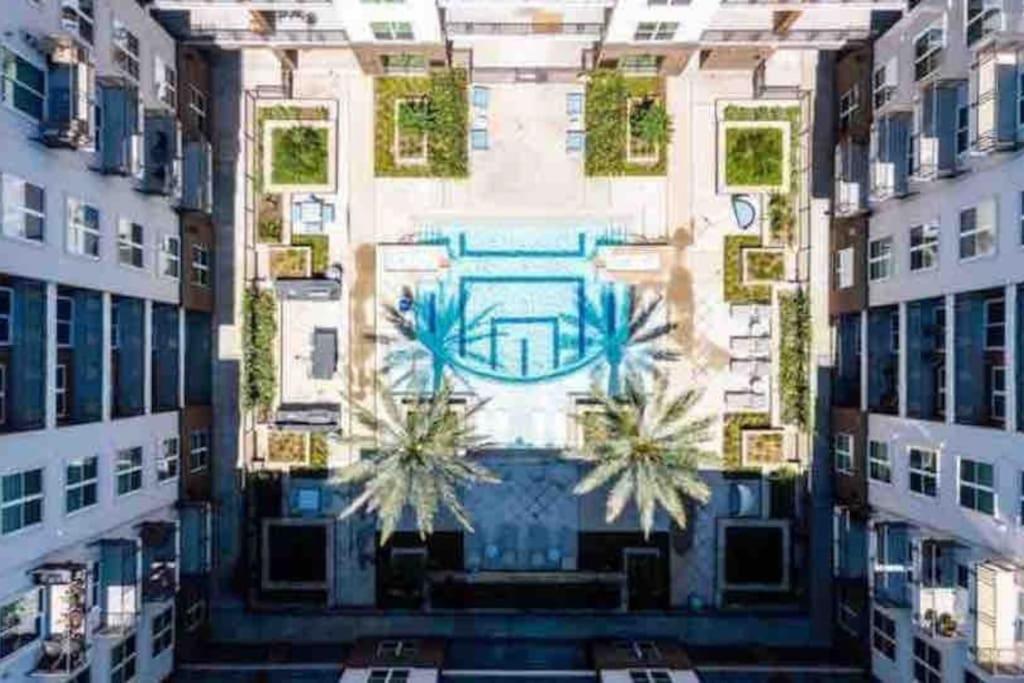 Fancy Apt Downtown. Pool. Gym. Lounge. Pet Ok Хюстън Екстериор снимка