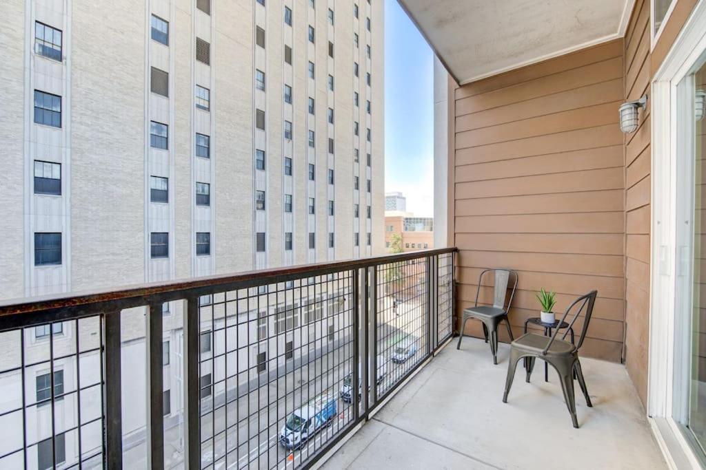 Fancy Apt Downtown. Pool. Gym. Lounge. Pet Ok Хюстън Екстериор снимка