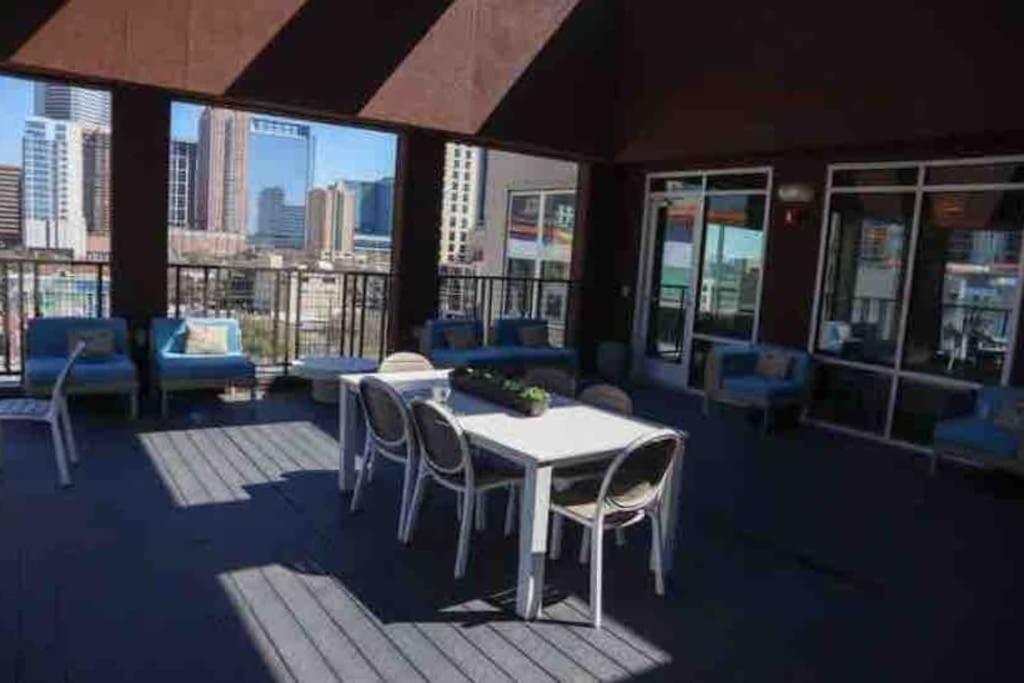 Fancy Apt Downtown. Pool. Gym. Lounge. Pet Ok Хюстън Екстериор снимка