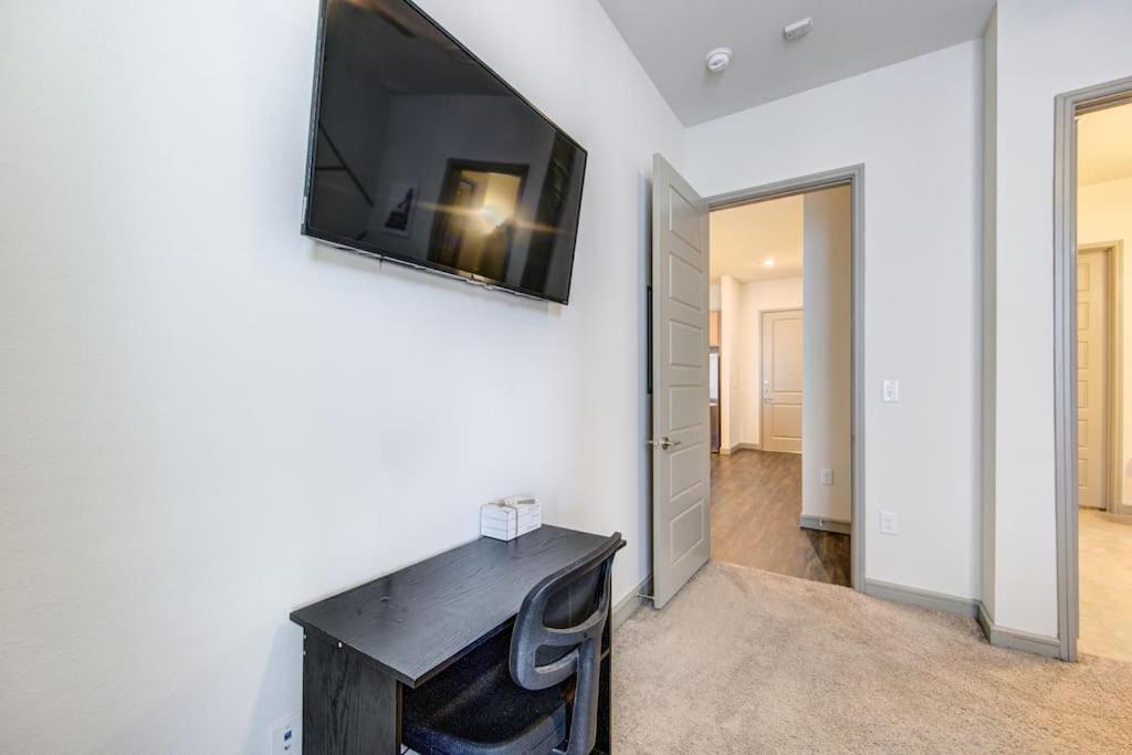 Fancy Apt Downtown. Pool. Gym. Lounge. Pet Ok Хюстън Екстериор снимка
