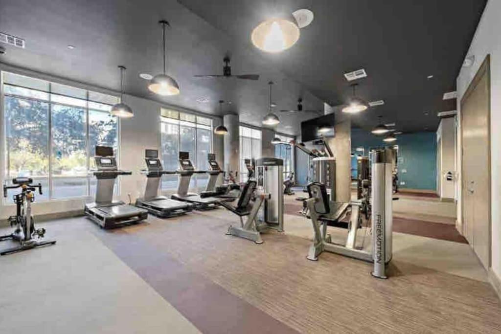 Fancy Apt Downtown. Pool. Gym. Lounge. Pet Ok Хюстън Екстериор снимка