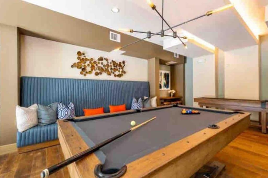Fancy Apt Downtown. Pool. Gym. Lounge. Pet Ok Хюстън Екстериор снимка